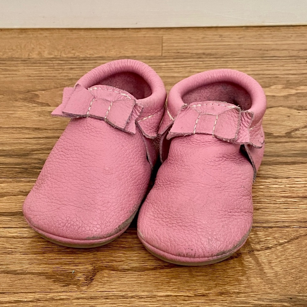 FRESHLY PICKED | Peony Bow Mocc Mini Sole II